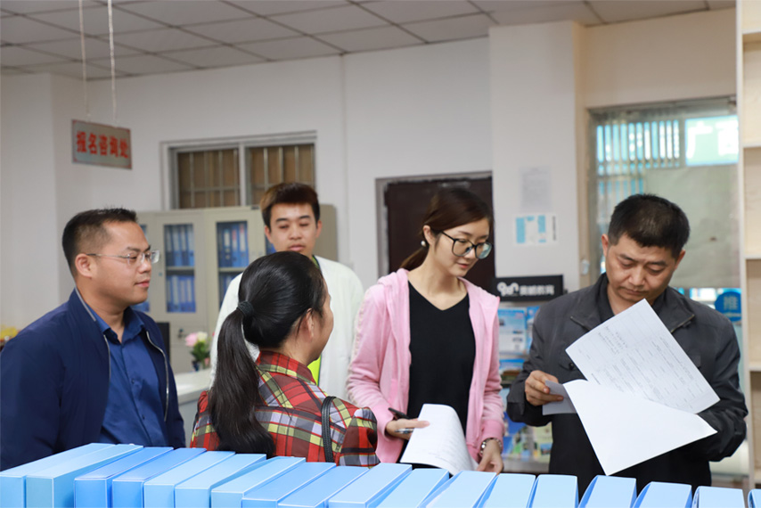 广西中医药大学成教院副书记,副院长覃振林一行莅临育才柳州总部进行